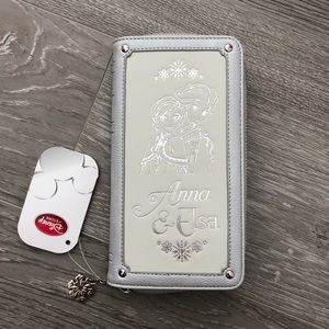 Rare Disney’s Frozen Wallet in Original Box!
